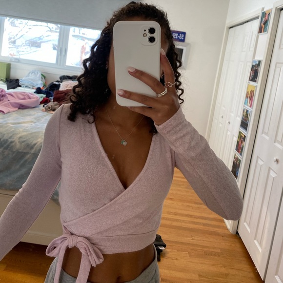 Forever 21 wrap top 🥰💕 - Picture 3 of 3